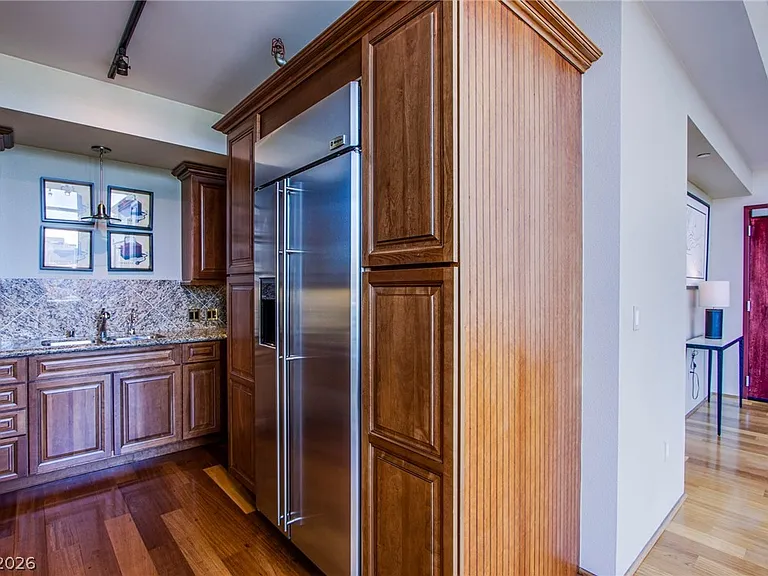 360 E Desert Inn Rd #1008 — Photo 3