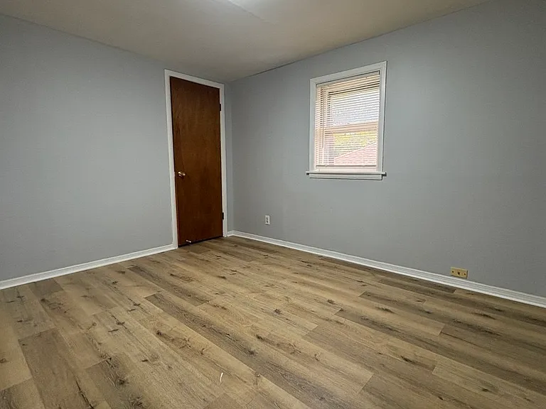 2560 Clinton St #2F — Photo 2