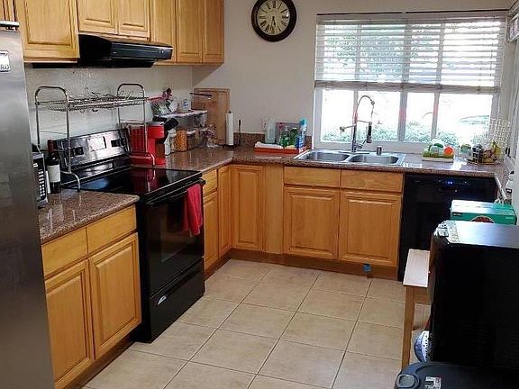 3rd image of 2303 Warfield Way Unit A