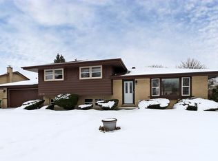 901 Twilight Ln, Northfield, IL 60090