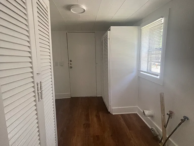 326 W Hester St — Photo 10