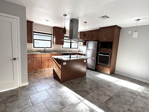3rd image of 32 1/2 Hawthorne Way