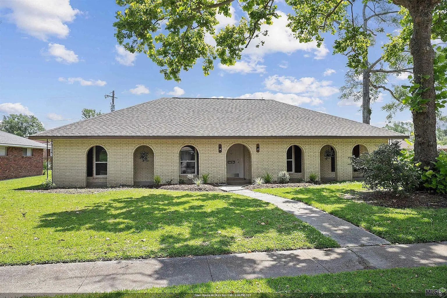 4 bed, 2.5 bath, 2209 sqft, $2,500 — Photo 2