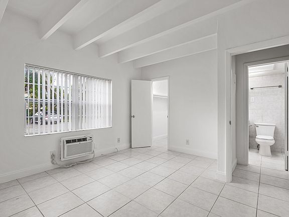 3rd image of 330 NW 20th St APT 210