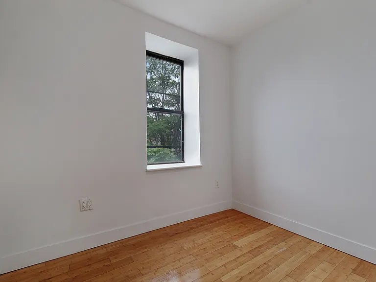 350 W 47th St #Penthouse 5A — Photo 10