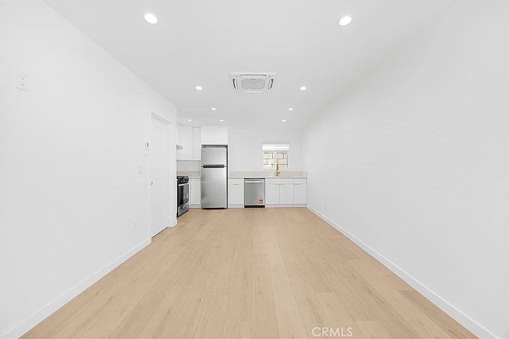 1 bed, 600 sqft, $2,345 — Photo 3