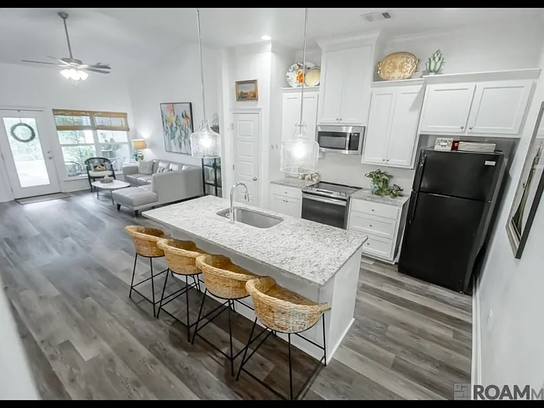 8136 Village Lake Ave — Photo 3
