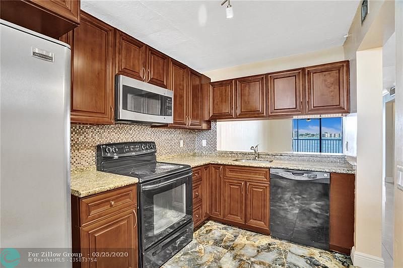 1st image of 114 Lake Emerald Dr APT 306