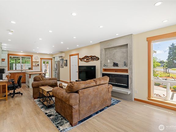 5th image of 124 N Wynoochee Drive SW