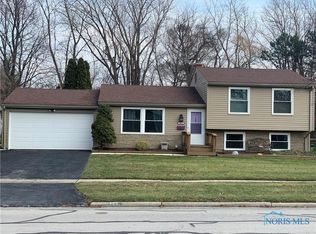 1453 Forrester Dr, Oregon, OH 43616