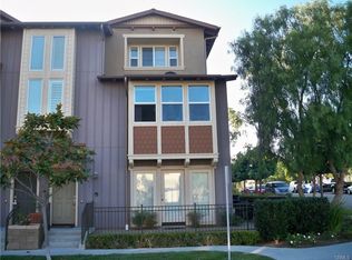 1 Aviator Ln, Tustin, CA 92782