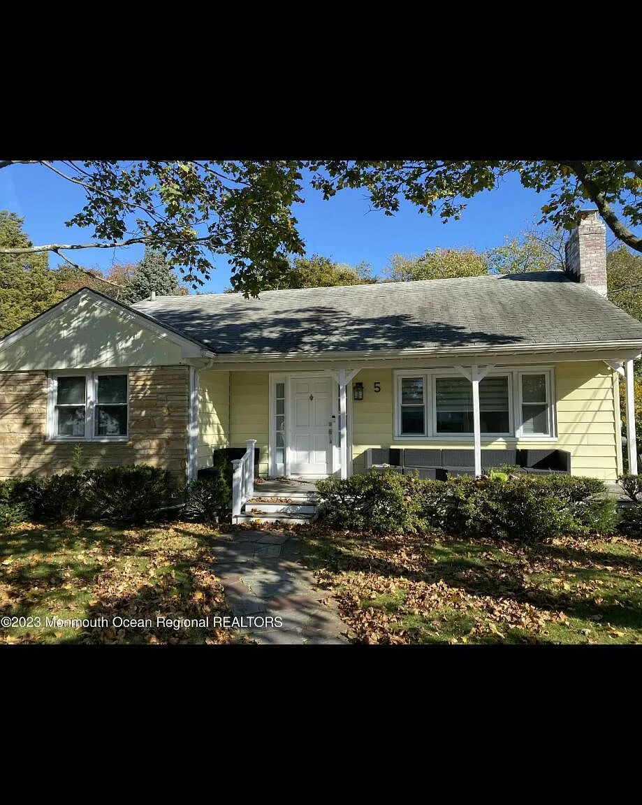 3 bed, 1129 sqft, $2,300 — Photo 1