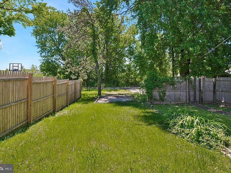 431 Iroquois St — Photo 14