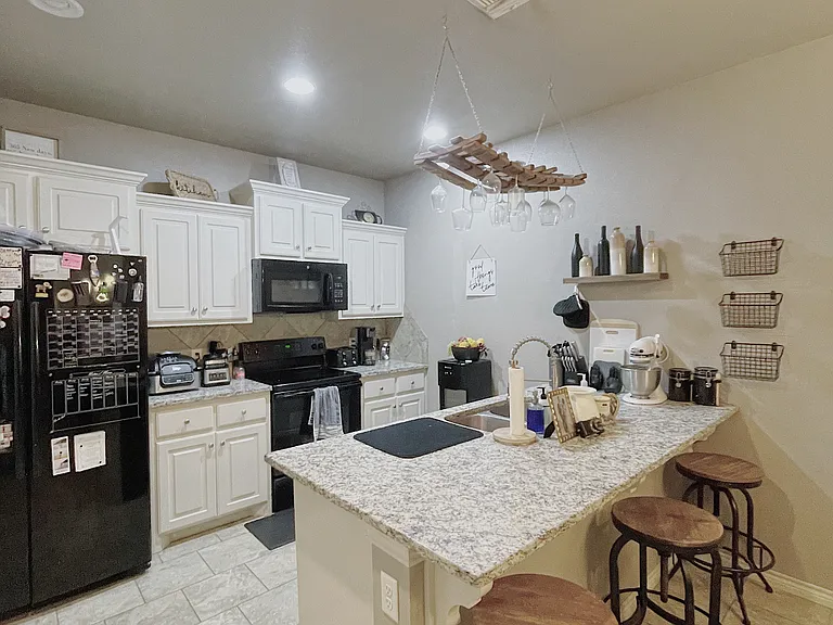5208 Kemper St — Photo 2