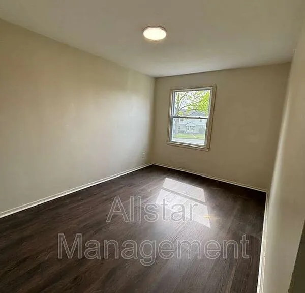 944 S Central Dr — Photo 12