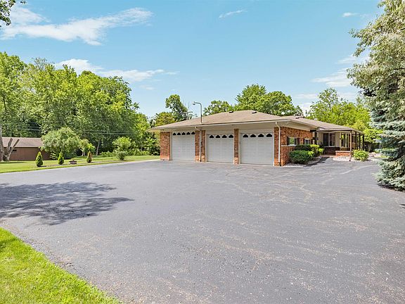 3rd image of 5248 Brookside Dr