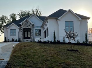 1833 River Breeze Dr, Soddy Daisy, TN 37379