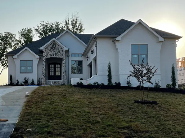 1833 River Breeze Dr, Soddy Daisy, TN 37379