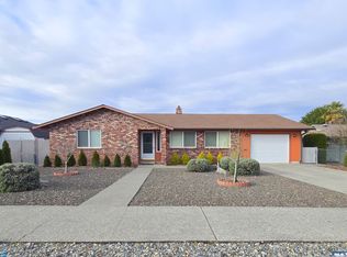 812 E Spruce St, Sequim, WA 98382