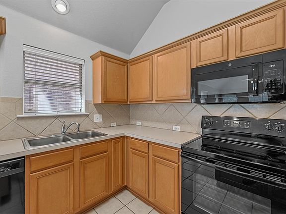 5th image of 3220 Versante Dr