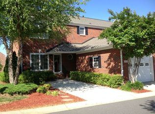 2424 Oak Hill Village Ln, Charlotte, NC