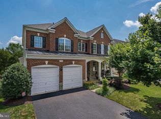 25726 S Village Dr, Chantilly, VA 20152