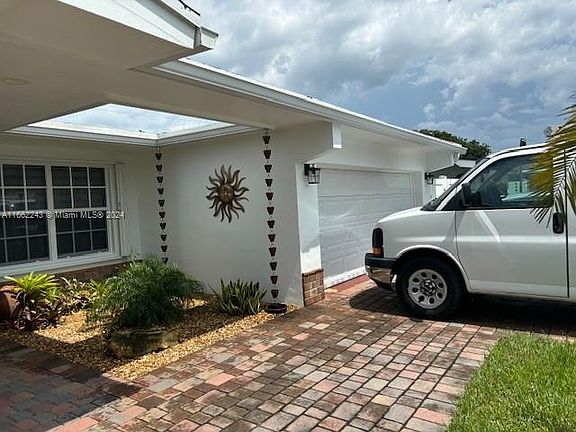 2nd image of 6769 Camelia Dr