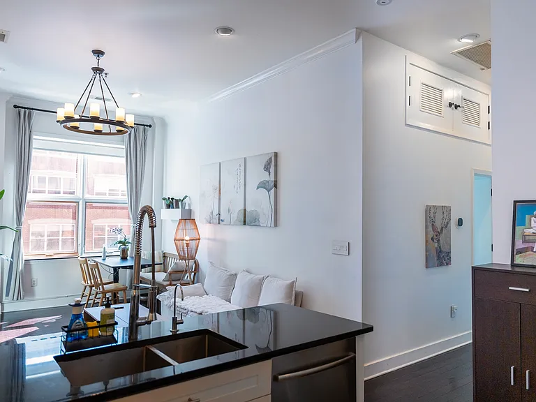 187 Warren St #306 — Photo 4