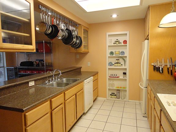 4th image of 3703 Hunters Circle St