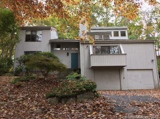 49 Owl Hill Trl, Trumbull, CT 06611