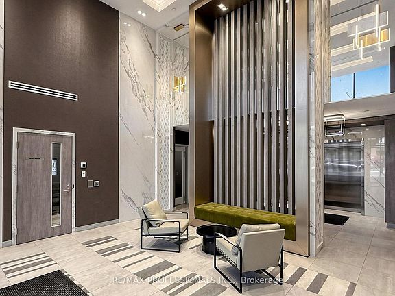 3rd image of 415 Main St W #411