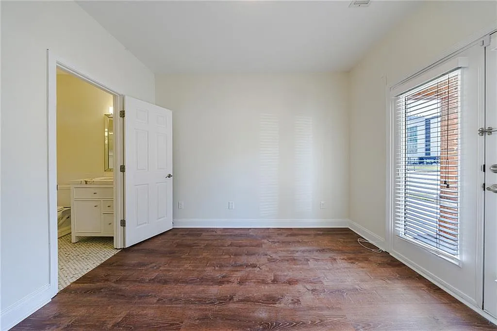 3 bed, 3.5 bath, 1270 sqft, $3,000 — Photo 4