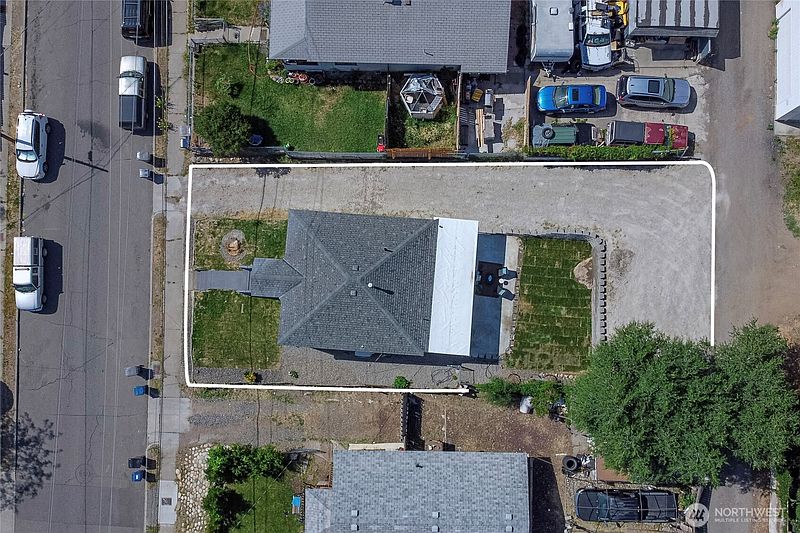2nd image of 918 Cashmere Street