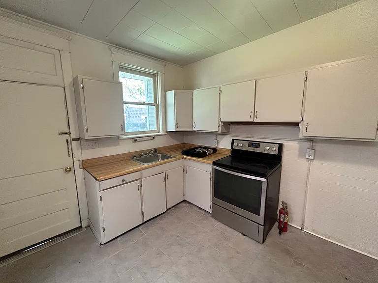2249 Logan St — Photo 5