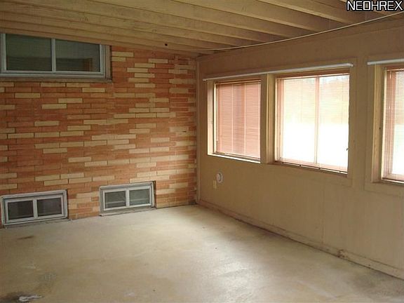 4th image of 34620 Jaclyn Dr