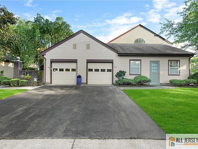 13 Canterbury Dr #13E — Photo 28