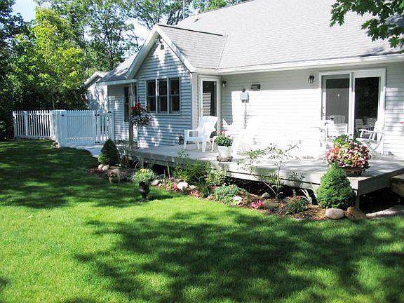 2nd image of 16886 Pineview Dr
