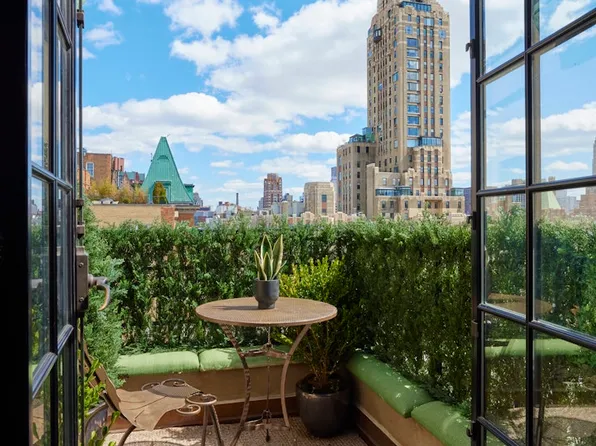 3 East 77th Street 15B image 2 of 11