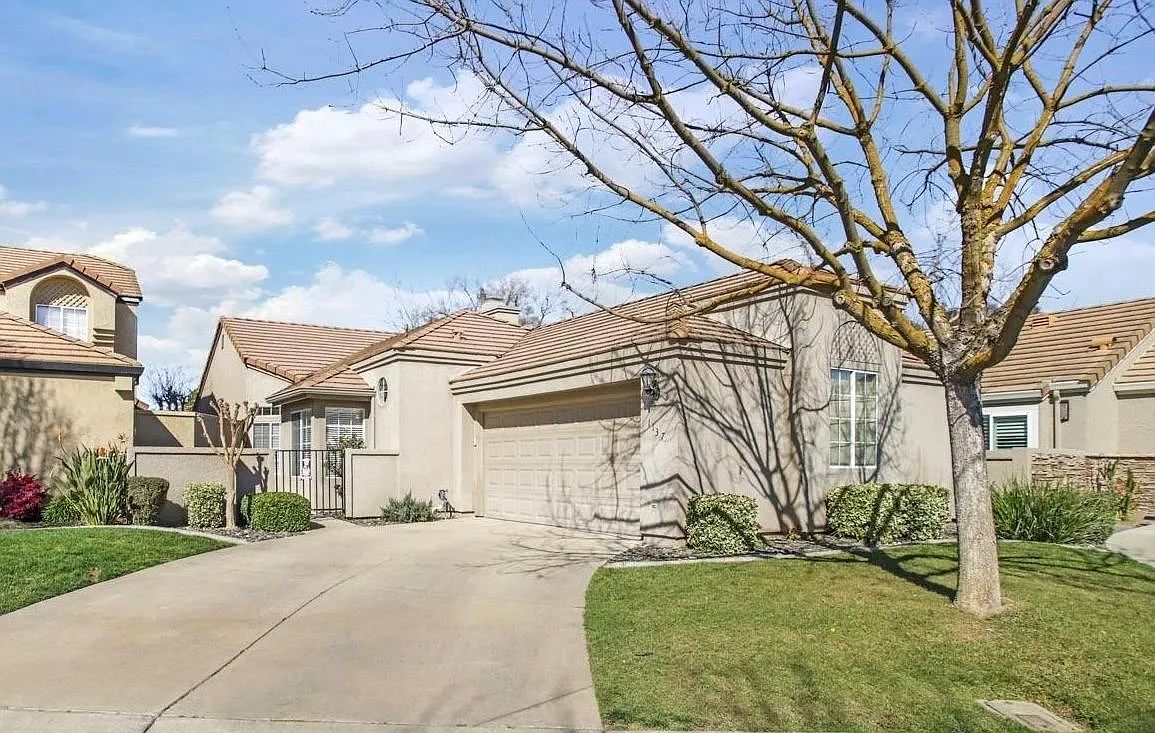 1137 Copper Cottage Ln photo 1