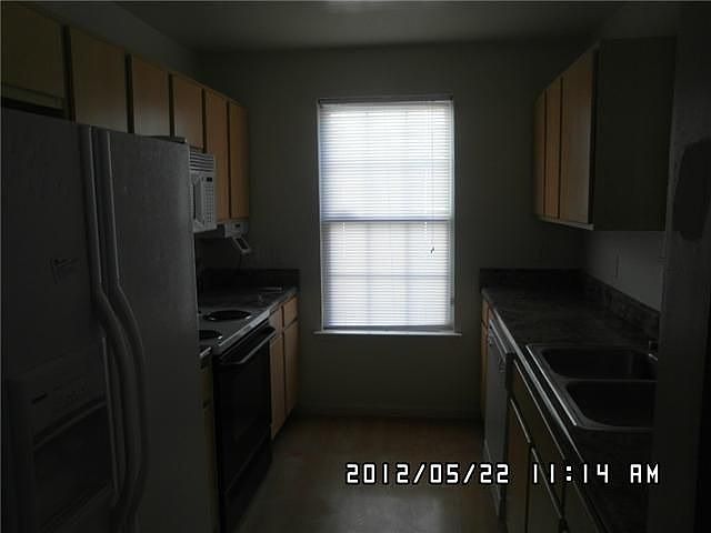 2nd image of 802 Hatton St