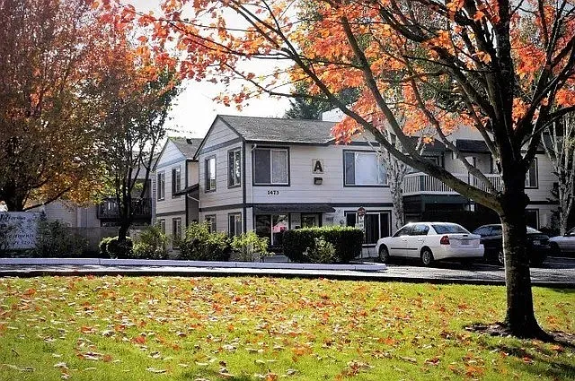 Jefferson Place Apartments — Photo 12