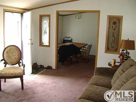 living room/dinnette