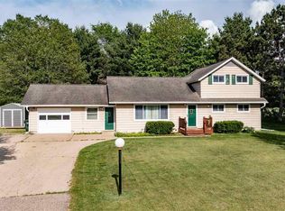 2289 S Apple Tree Ln, Waupaca, WI 54981
