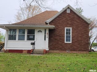 323 N Pear St, Mount Carmel, IL 62863