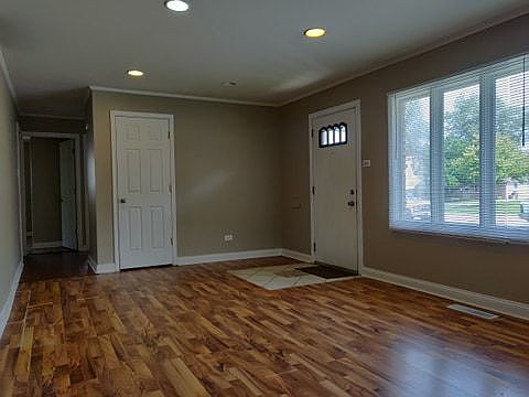 3rd image of 442 Indianwood Blvd