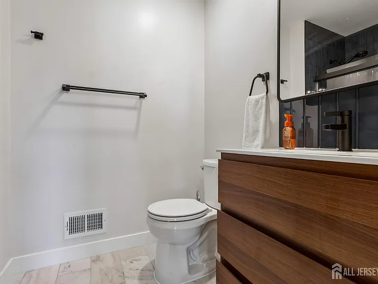 12 Clay St — Photo 9