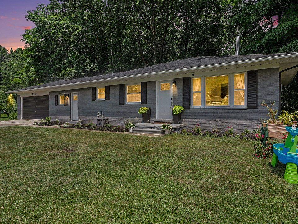 1st image of 2371 Arlington Rd