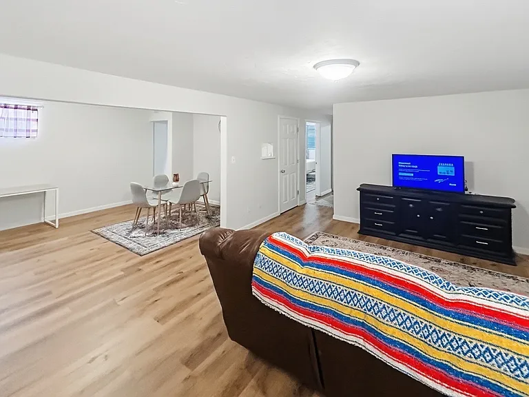 2405 W Elizabeth St — Photo 28