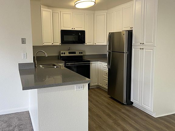 2nd image of 921 Sycamore Ave #65