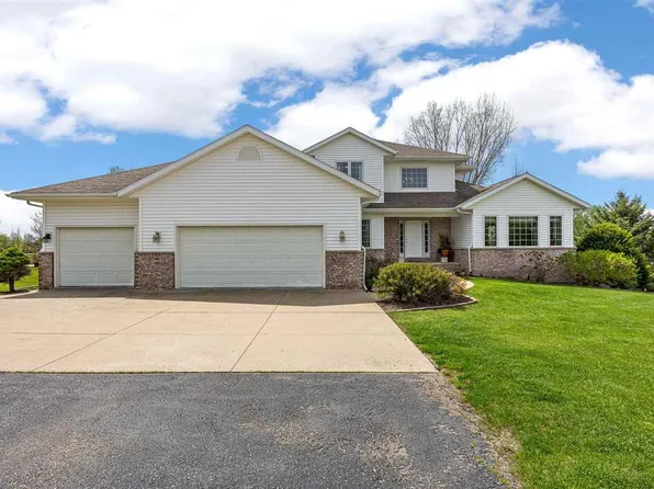 2823 120th St NE, Swisher, IA 52338